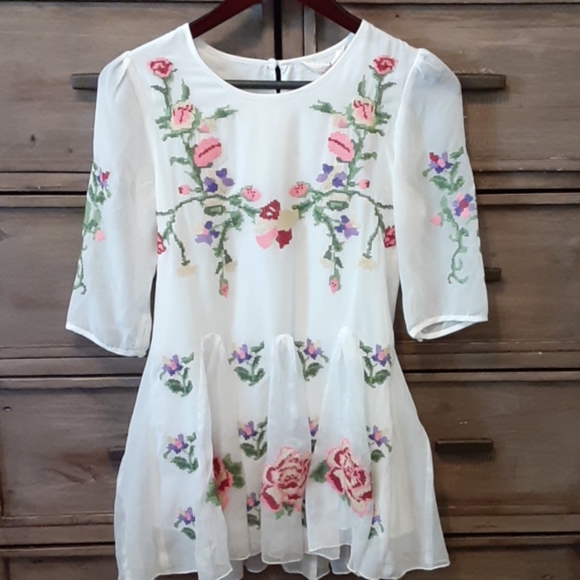 Wallflower Dresses & Skirts - Wallflower White Lucita Dress with Flowers